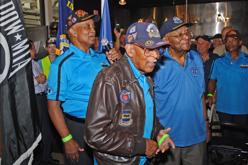 2 original members of the Tuskegee Airmen